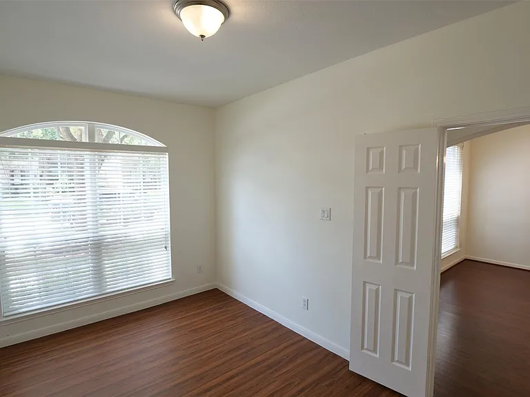 6119 Lakenshire Falls Ln — Photo 7
