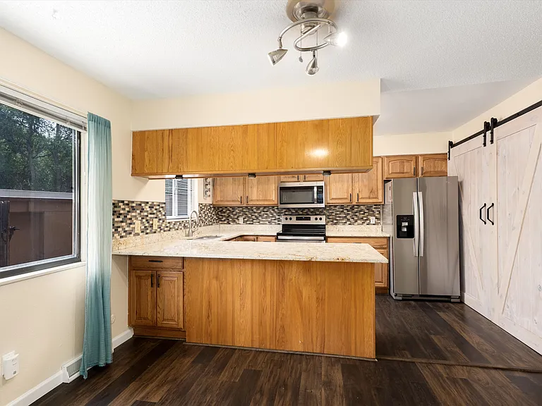 562 Vance St #D-9 — Photo 4