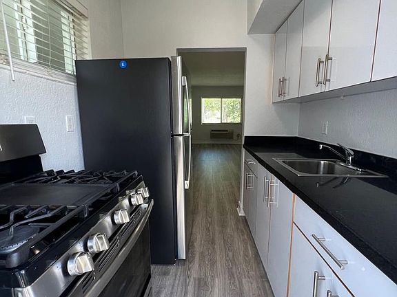 3rd image of 7301 Carlyle Ave Unit 5-7301-5