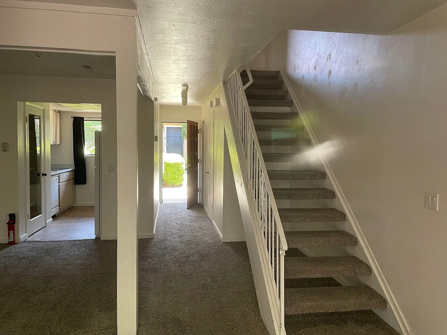 2 Bedroom 1.5 bath Townhome! — Photo 2