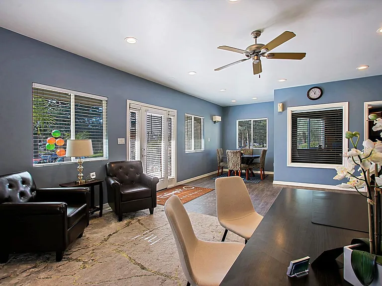 Tesoro Apartments — Photo 5