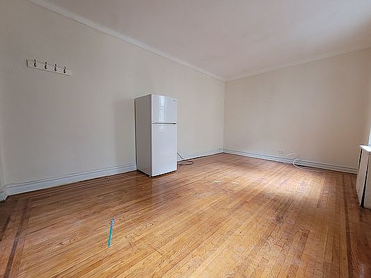 3rd image of 195 Underhill Ave #5Y