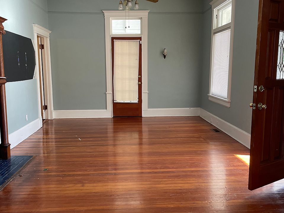 2nd image of 1807 Cambridge Ave