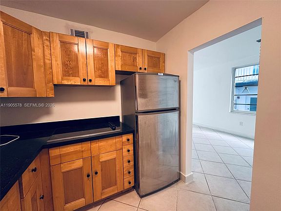 5th image of 1150 Euclid Ave APT 104