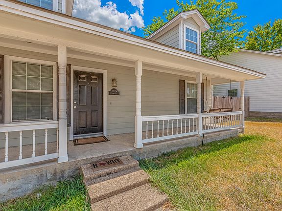 2nd image of 1612 Park Pl