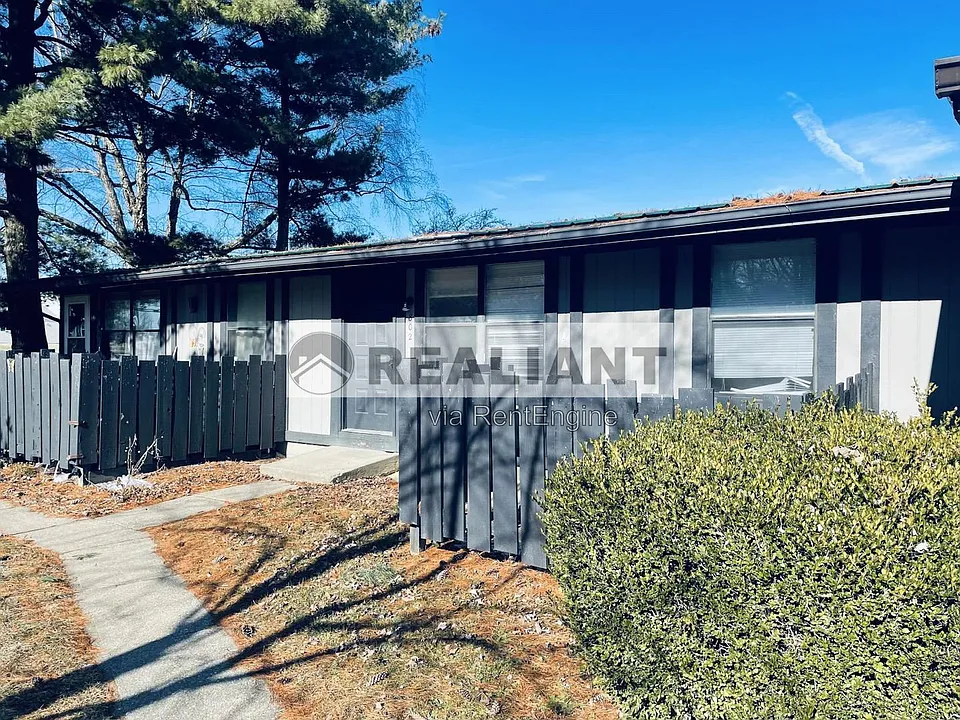 802 Amhurst Dr