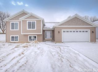 1650 Mayflower Dr SW, Wyoming, MI 49519