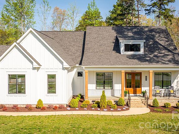 2nd image of 2411 Callaghan Ct
