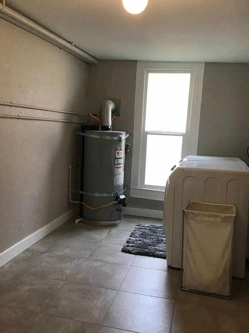 Charming 3-Bedroom Victorian Home Near Downtown! — Photo 4