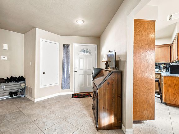 5th image of 44637 Foxboro Ct