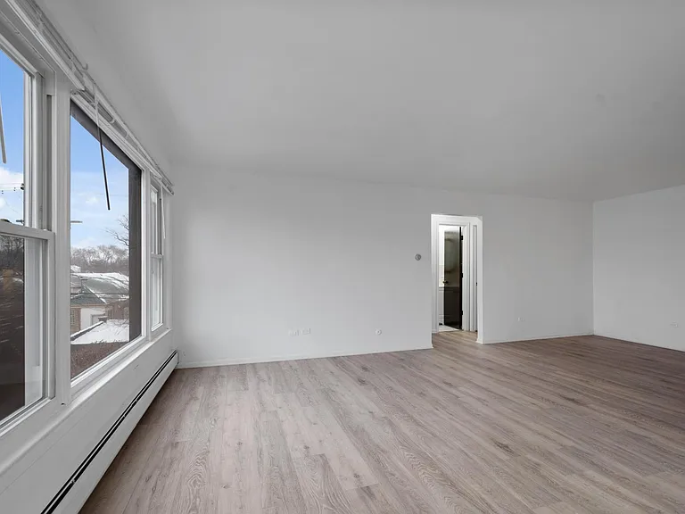 6645 N California Ave #301 — Photo 5