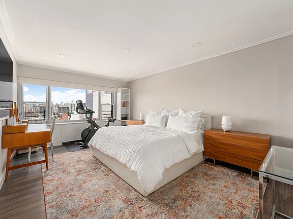 4th image of 118 E 60th St #25BC