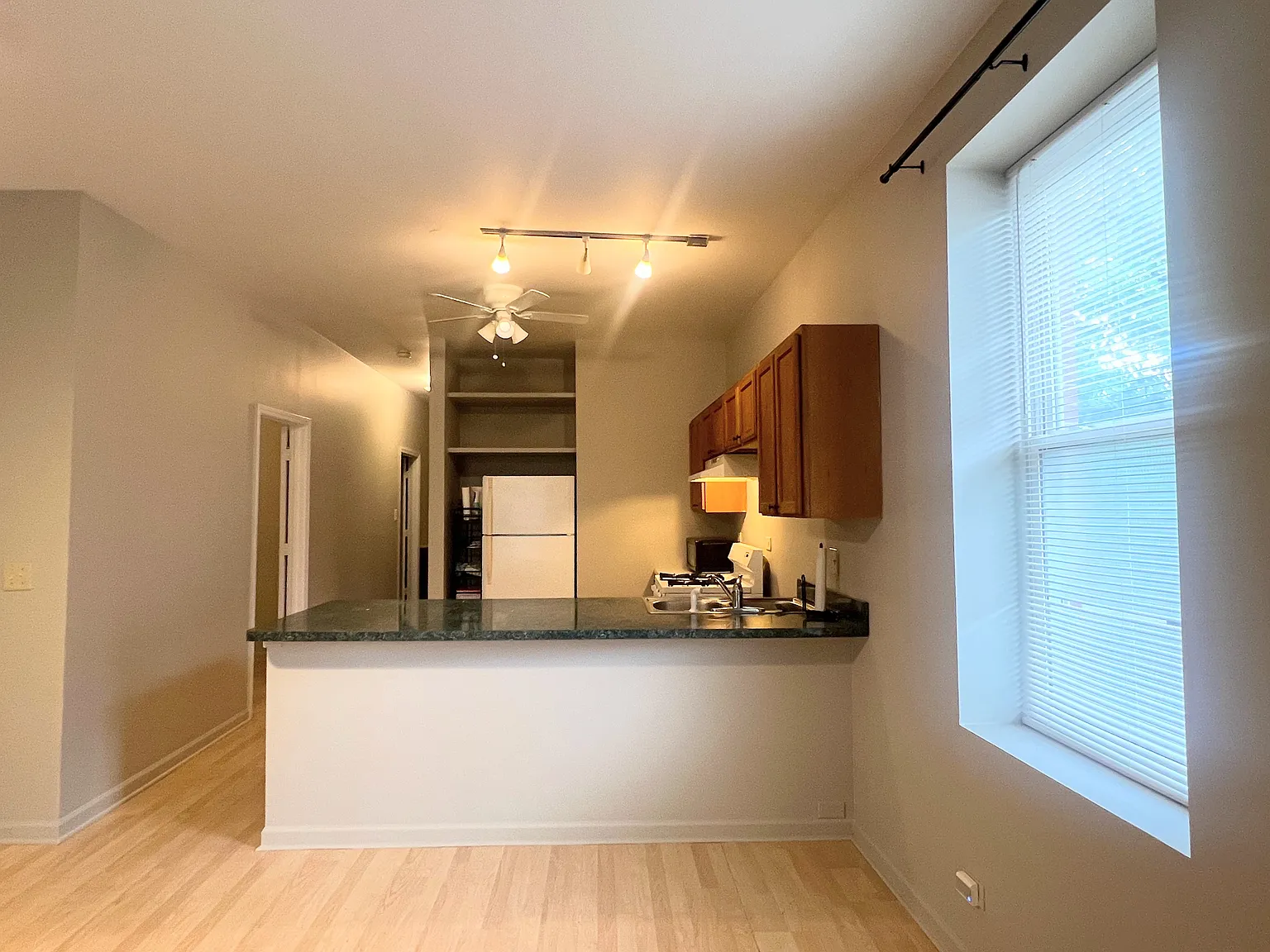 2 bed, 692 sqft, $2,000 — Photo 2