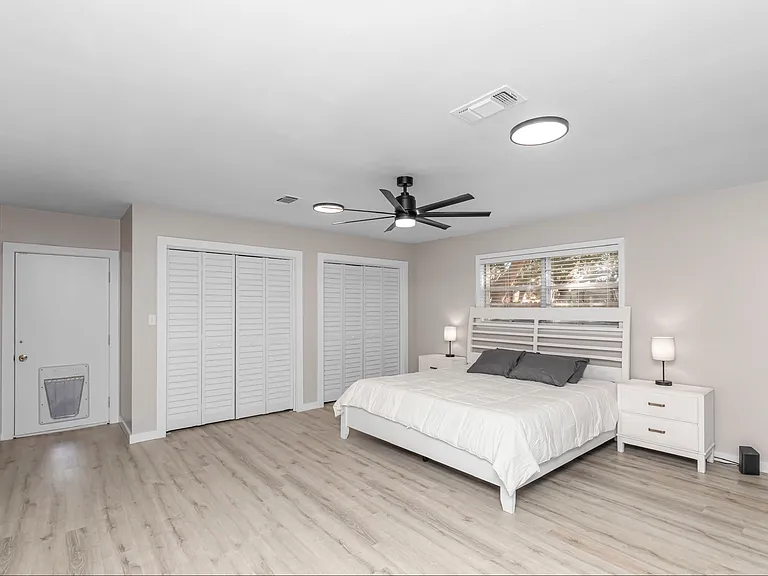 705 Bradford Dr — Photo 2