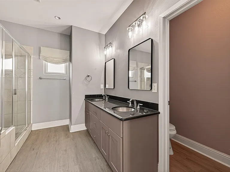 1107 Saint Charles St — Photo 27