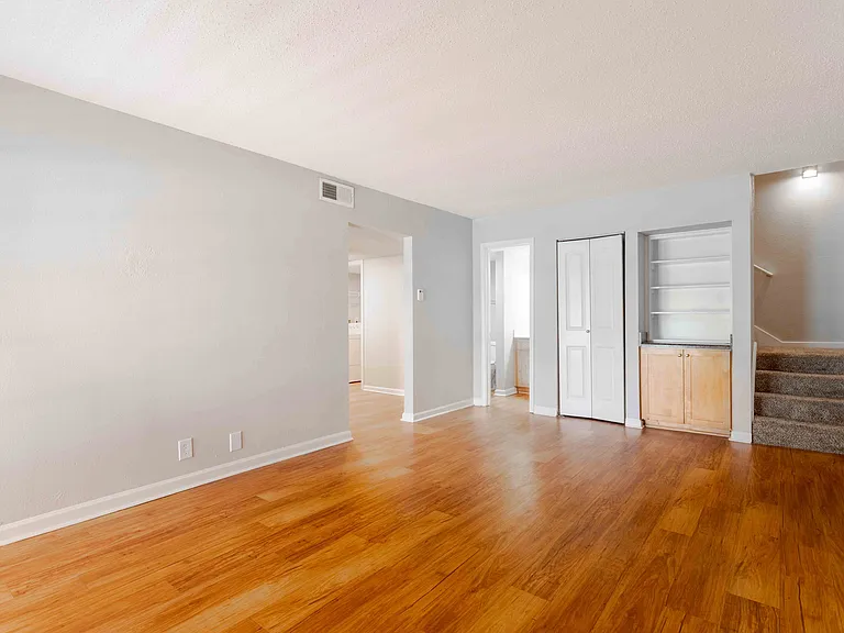 865 Bellevue — Photo 35