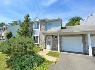 4 Jeffrey Cir, Dayton, NJ 08810
