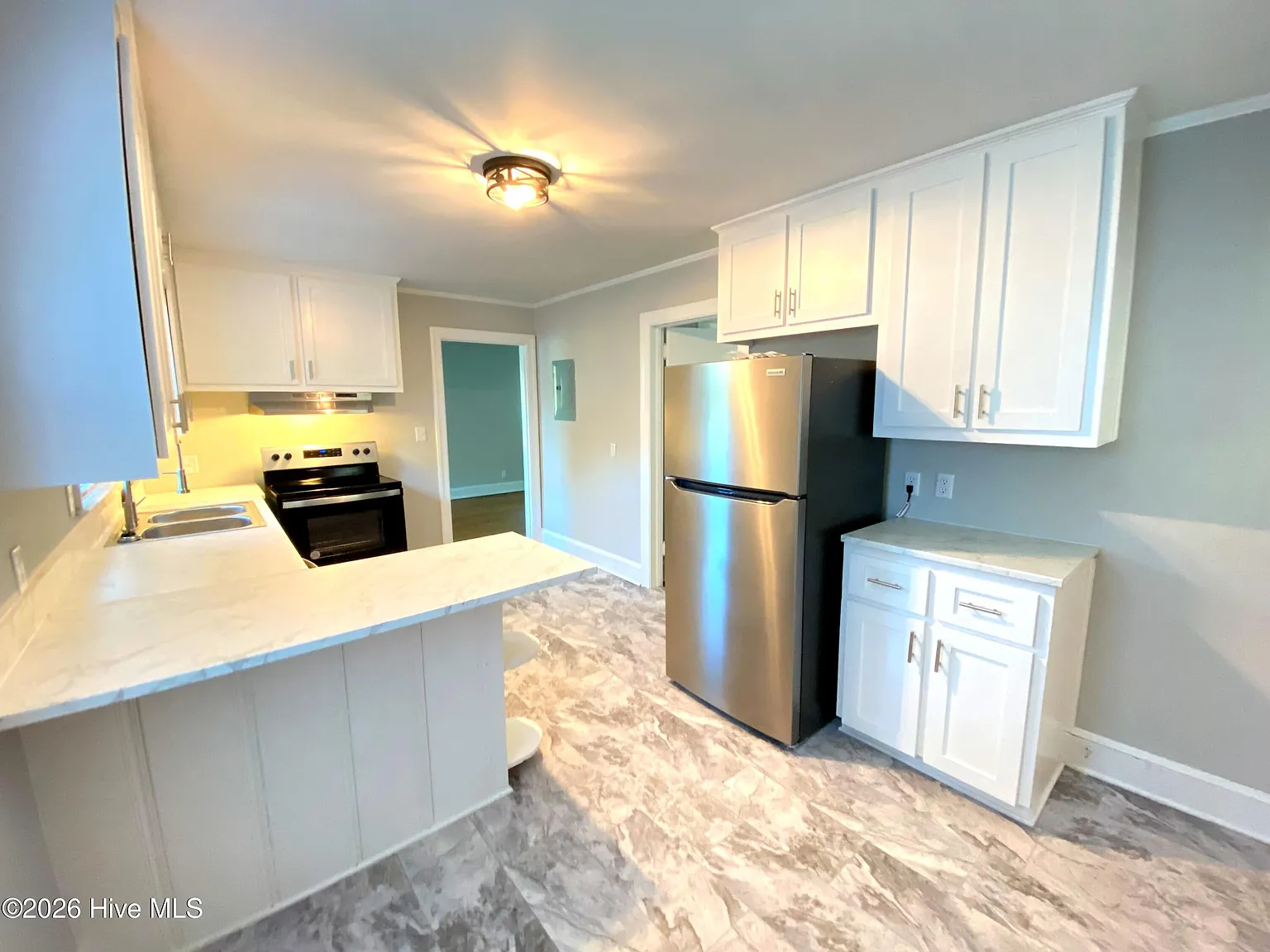 3 bed, 1.0 bath, 1245 sqft, $1,600 — Photo 4