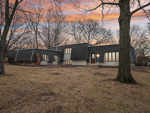 4th image of 326 Meadowrue Ln