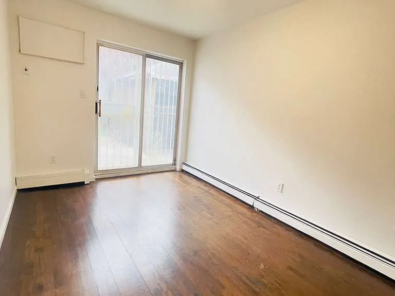 1776 E 12th St #1A — Photo 8