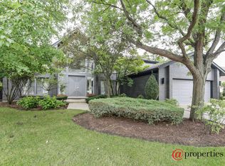 3629 Indian Wells Ln, Northbrook, IL