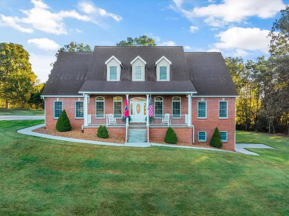 2000 Robinson Dr, Lenoir City, TN 37772