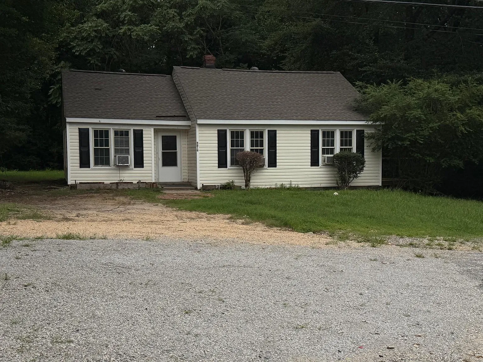 3 bed, 1100 sqft, $1,995 — Photo 2