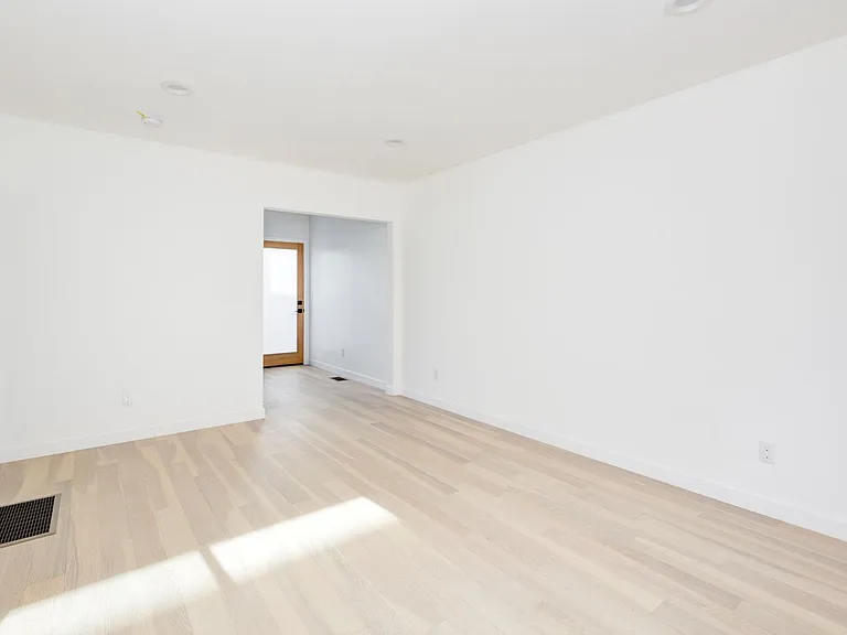 2314 Glendale Blvd — Photo 11