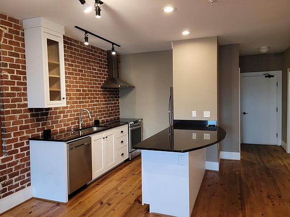 5th image of 300 Mason Ave Unit 3F