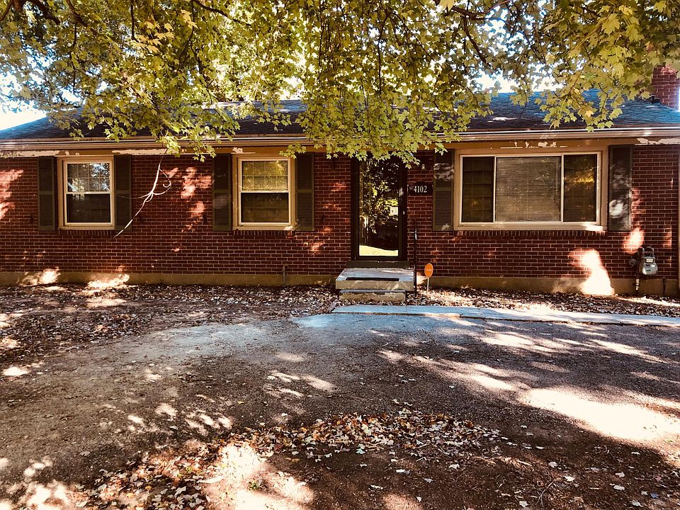 front with 2 driveways