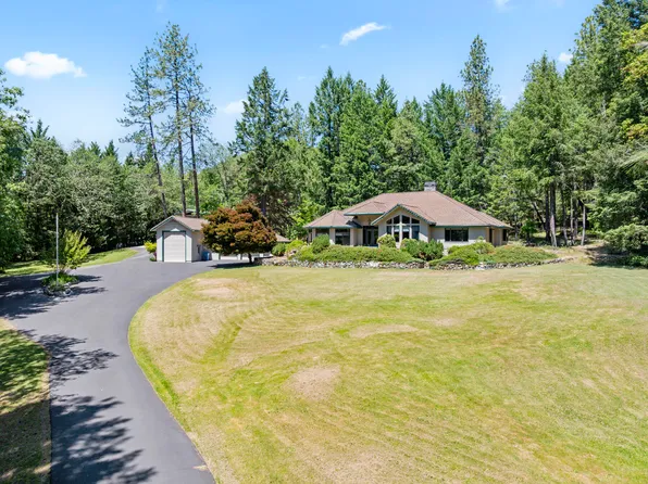 1562 Sleepy Hollow Loop, Grants Pass, OR 97527