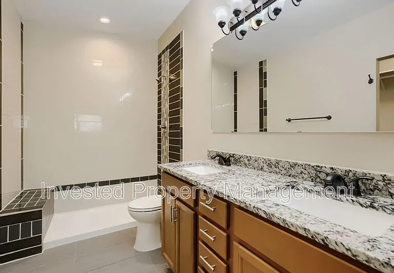 6822 Niagara St — Photo 15