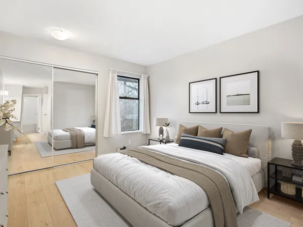 1180 Lansdowne Dr #320, Coquitlam, BC V3E 1J7