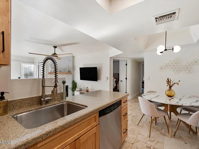 1820 E Morten Ave #117 — Photo 15