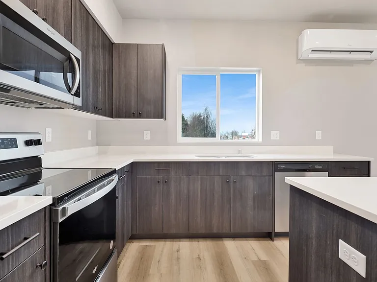 343 Martin St — Photo 11