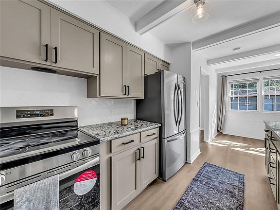 4th image of 7705 Wallace Ave