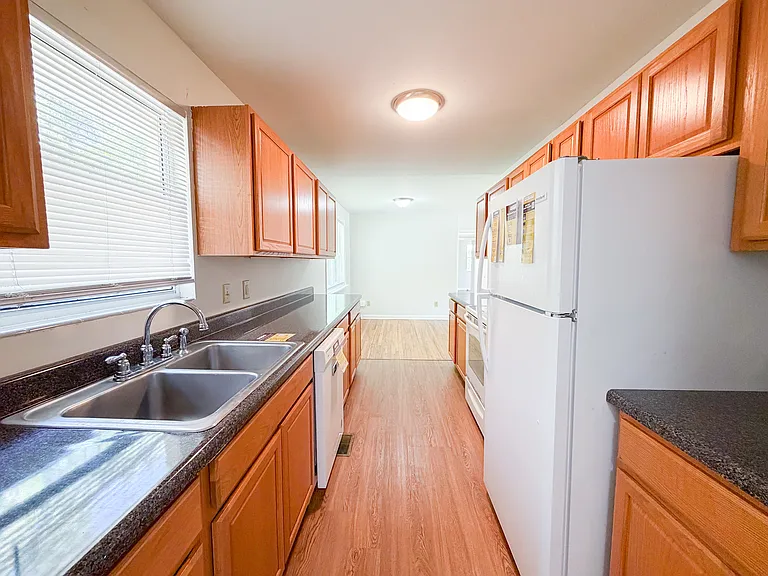 1666 Mayhew St — Photo 7