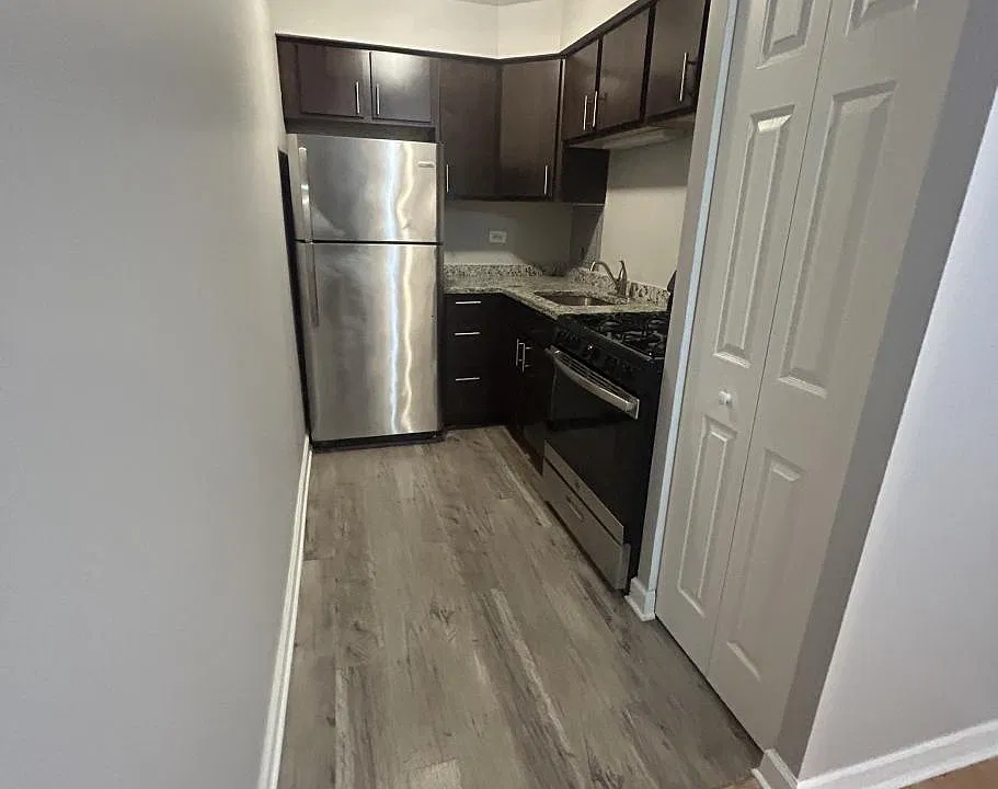 6211 N Kenmore Ave #502