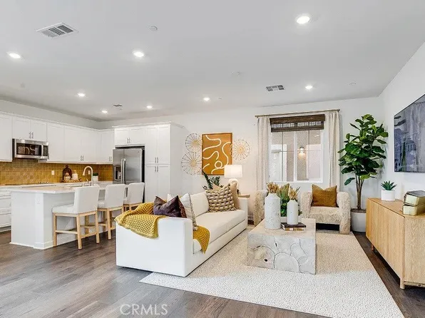 1332 Thunderbolt Ln, Rialto, CA 92376