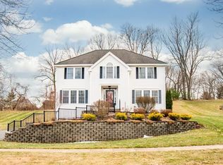 8 Olde Taverne Ln, Amesbury, MA 01913