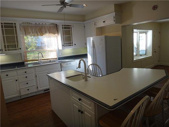 Kitchen with eat in area and pantry