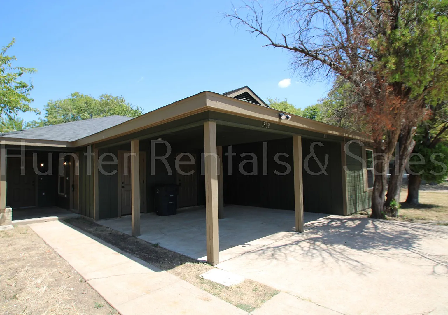 Newly Renovated 2-Bedroom Duplex — Photo 2