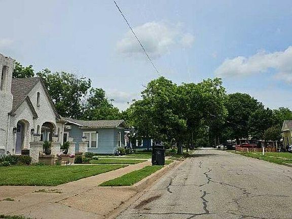 4th image of 516 College St