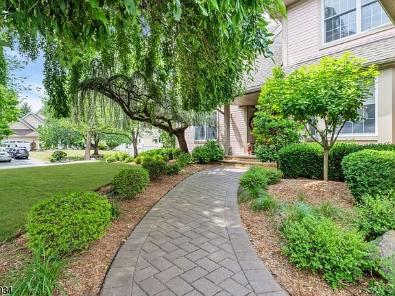 3rd image of 115 Sturbridge Cir