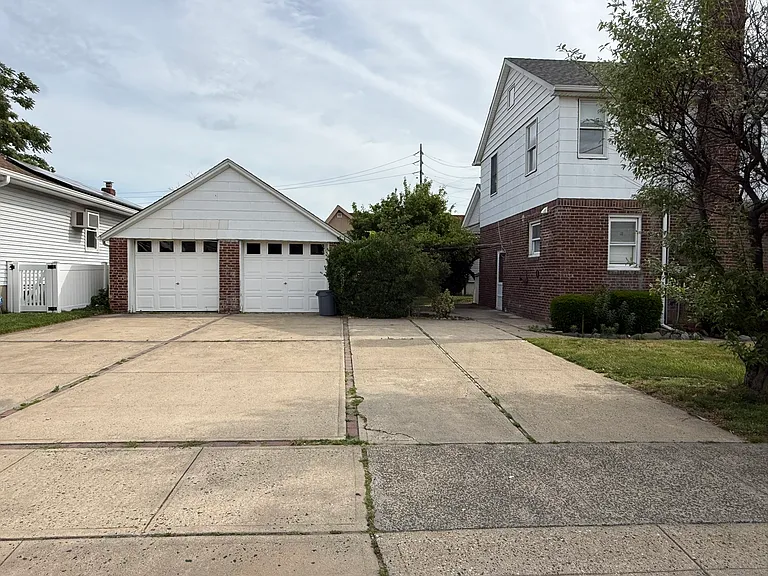 Lois Pl — Photo 2