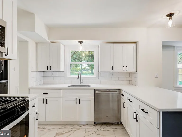 242 Shadeland Ave — Photo 3
