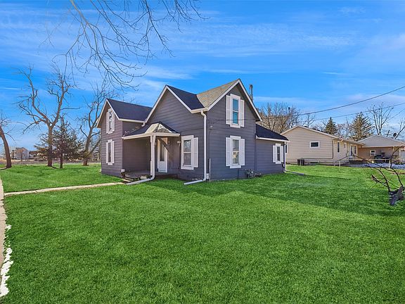 2nd image of 106 Arch Ave NE