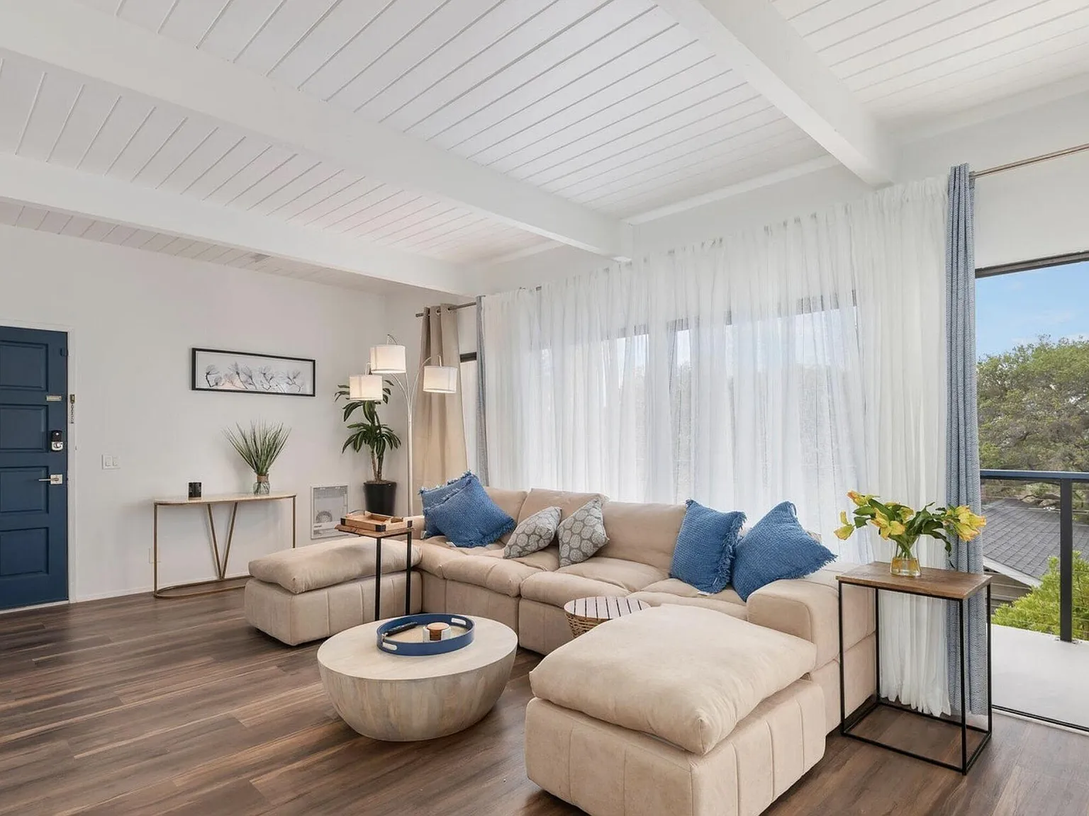 2 bed, 1.5 bath, $5,000 — Photo 3