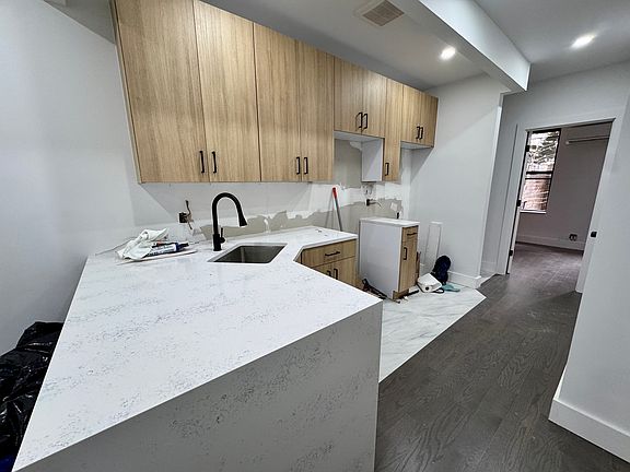 5th image of 143 4th Ave APT 1