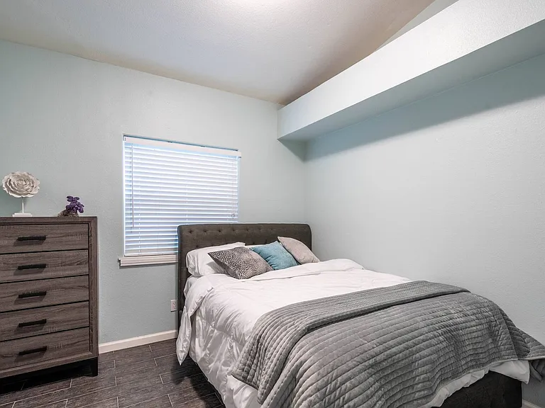 6409 Amposta Dr — Photo 13
